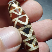 Rare pattern himalayan nepalese tibetan south east asian etched agate bead