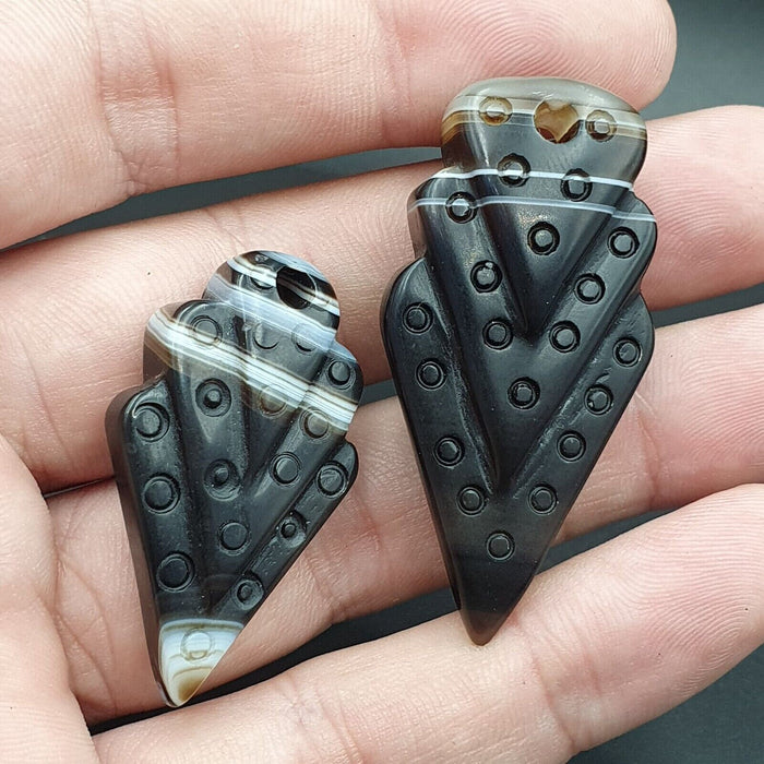 Lot 2 Antique Himalayan Tibetan Arrow Shape Carving Agate Amulet Bead #126