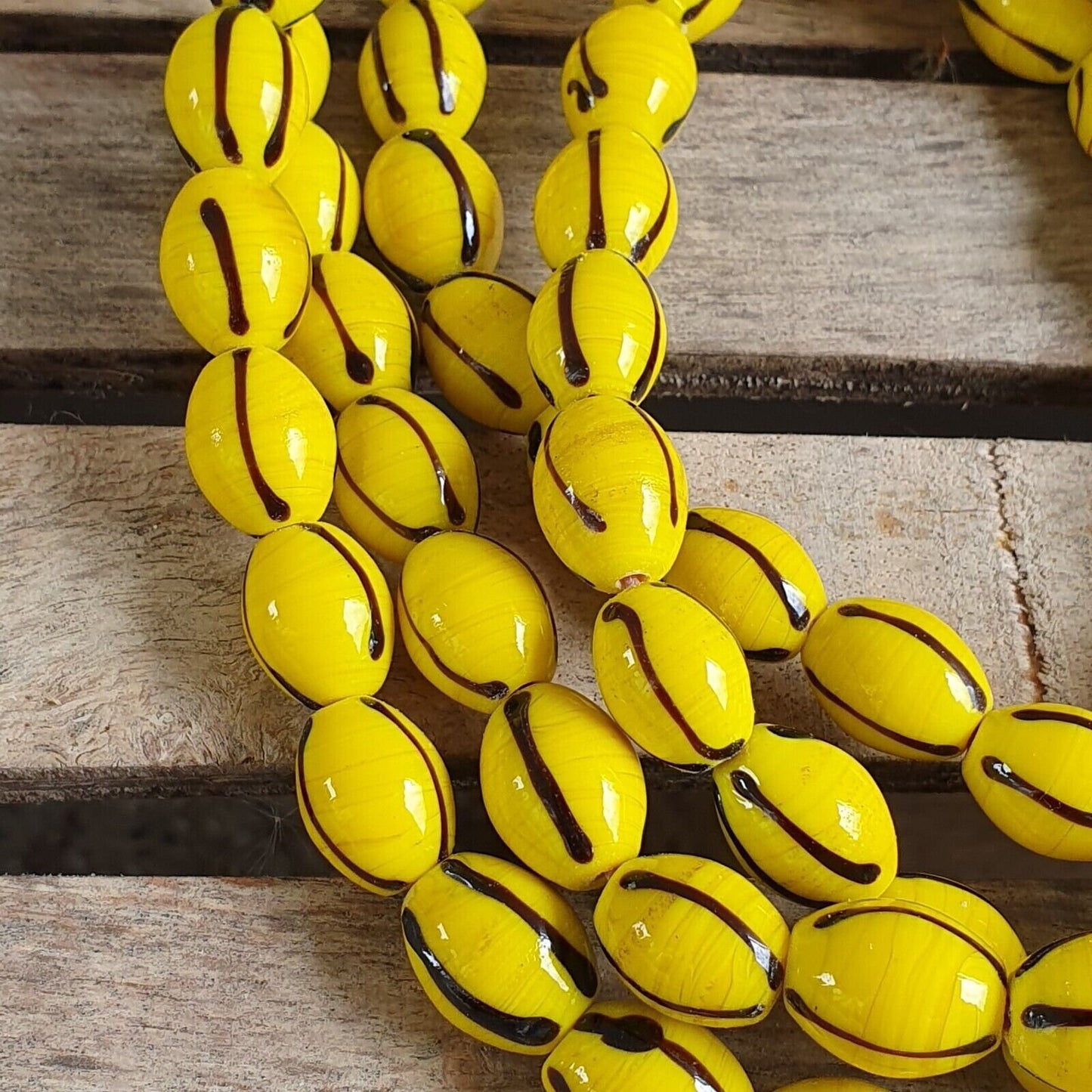 Vintage Veneraano Glass Bead Necklace: Yellow Black Stripes