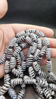 Vintage venerano art fancy black feather beads 18x9.5mm glass beads  necklace.