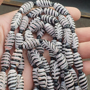Vintage venerano art fancy black feather beads 18x9.5mm glass beads  necklace.