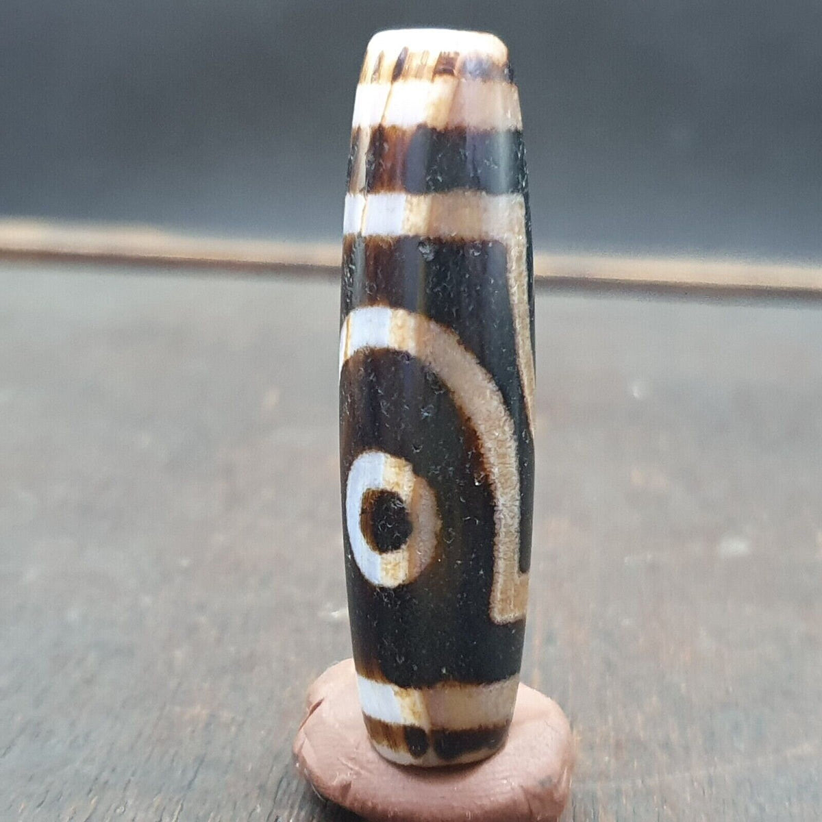 Antique tibetan old rusted agate dzi bead " 2 eyes " amulet pendant e-20