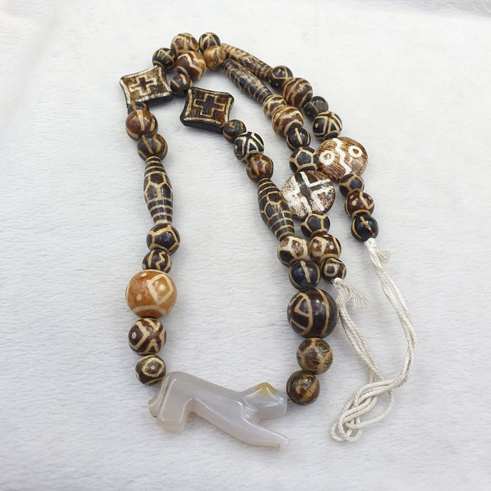 Agate animal figurine pendent with south asian old pumtek pyu beads necklace