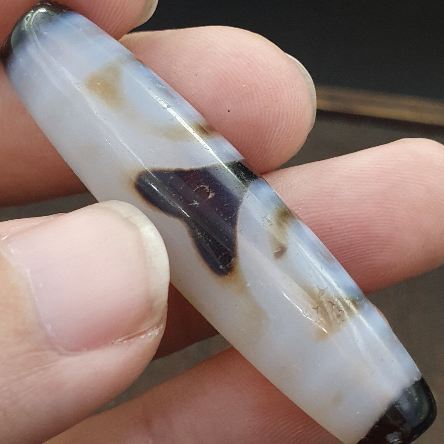 Antique tibetan old grey agate dzi bead " 2 eyes " amulet pendant e-23