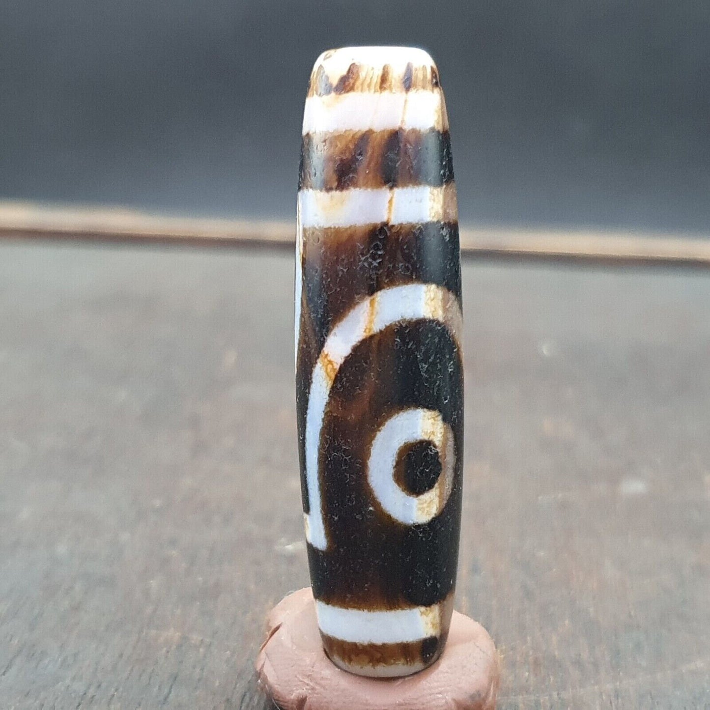 Antique tibetan old rusted agate dzi bead " 2 eyes " amulet pendant e-20