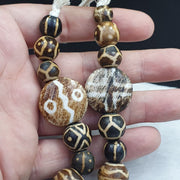 Agate animal figurine pendent with south asian old pumtek pyu beads necklace