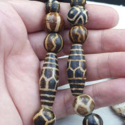Agate animal figurine pendent with south asian old pumtek pyu beads necklace
