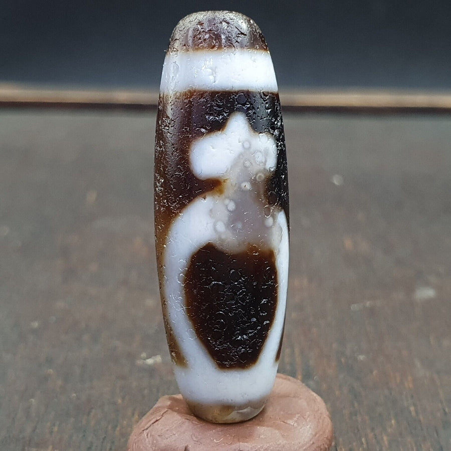 Agate himalaya tibetan double tasso dzi bead amulet
