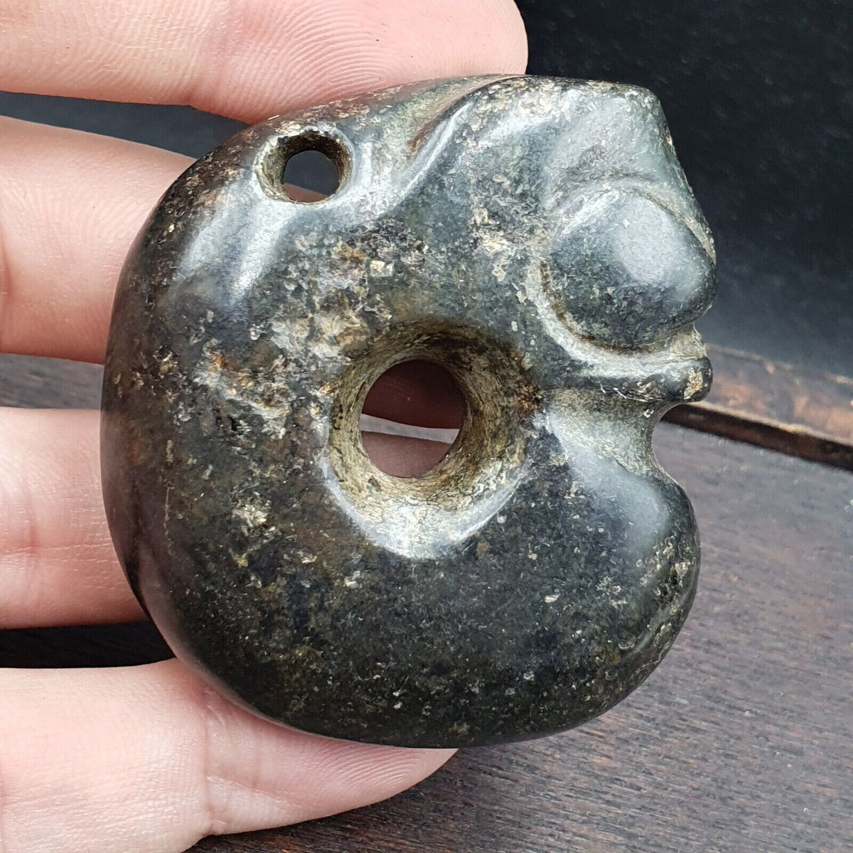Antique Black Magnetic Stone Mysterious Animal Carving Stone Bead Amulet