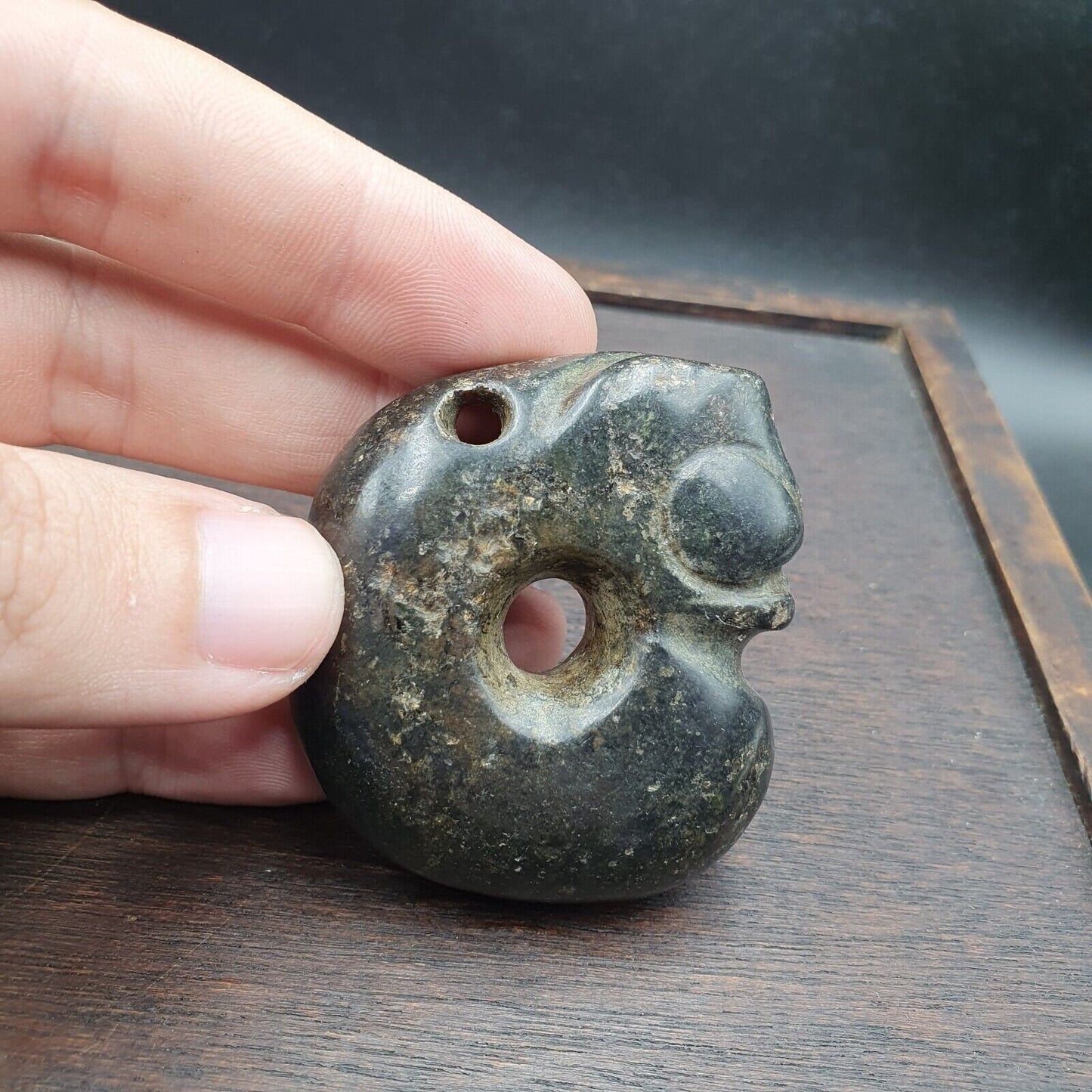 Antique black magnetic stone mysterious animal carving stone bead amulet mg-9-8