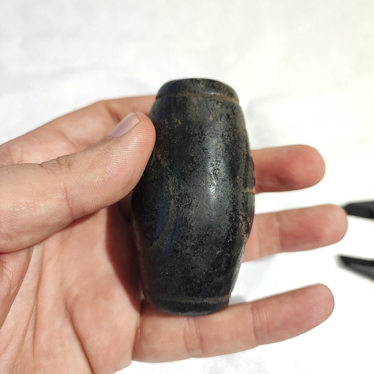 Antique black magnetic stone mysterious animal carving stone bead amulet mg-9-15