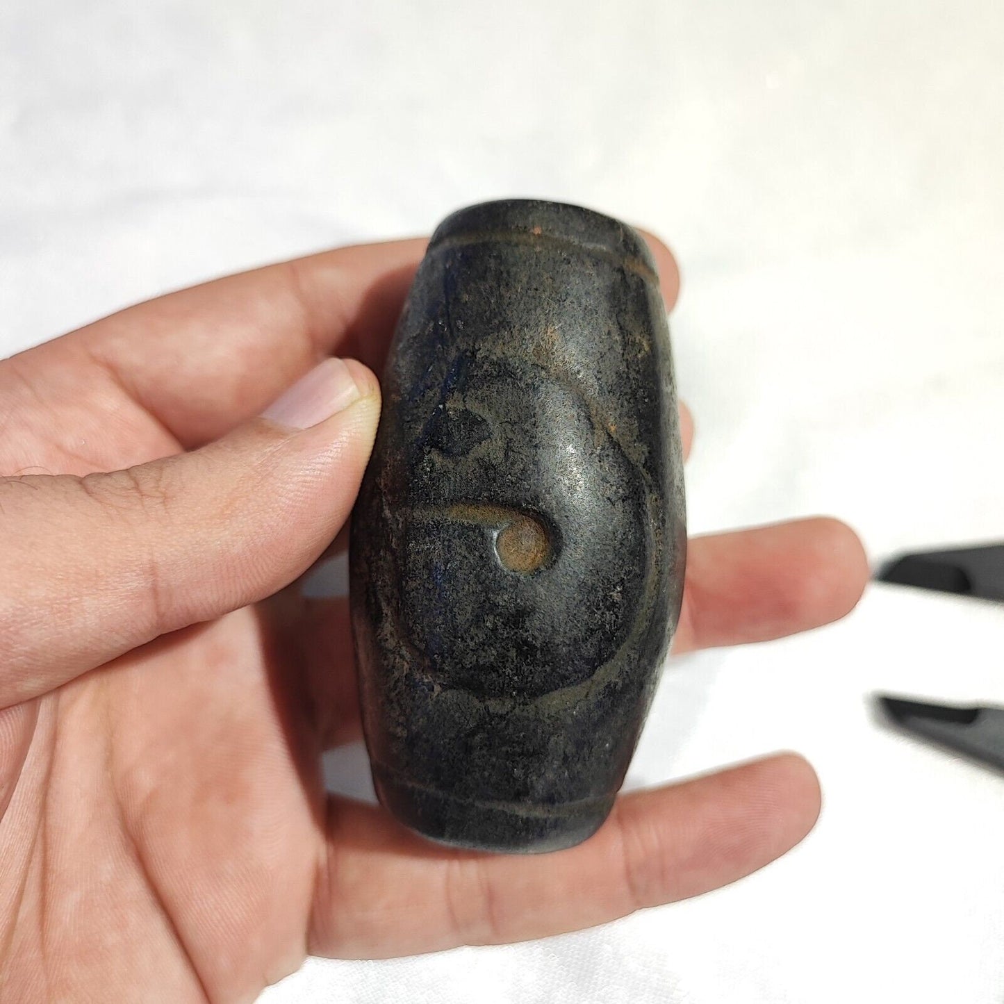 Antique black magnetic stone mysterious animal carving stone bead amulet mg-9-15