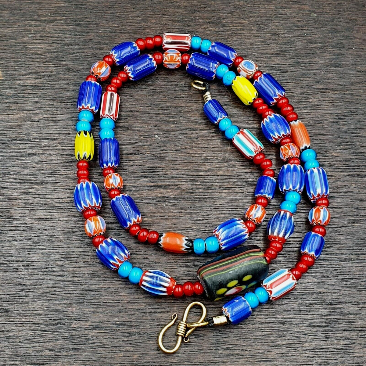 N9-11 vintage white heart venetian style blue chevron glass beads necklace.