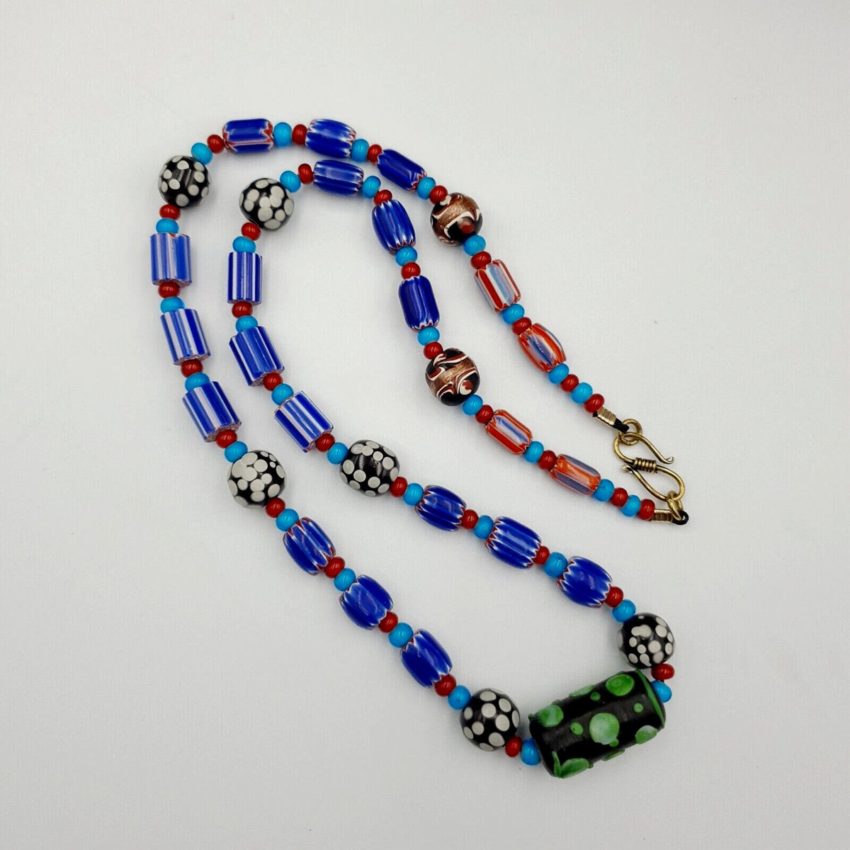 Antique white heart venetian style blue chevron glass beads necklace n9-8.