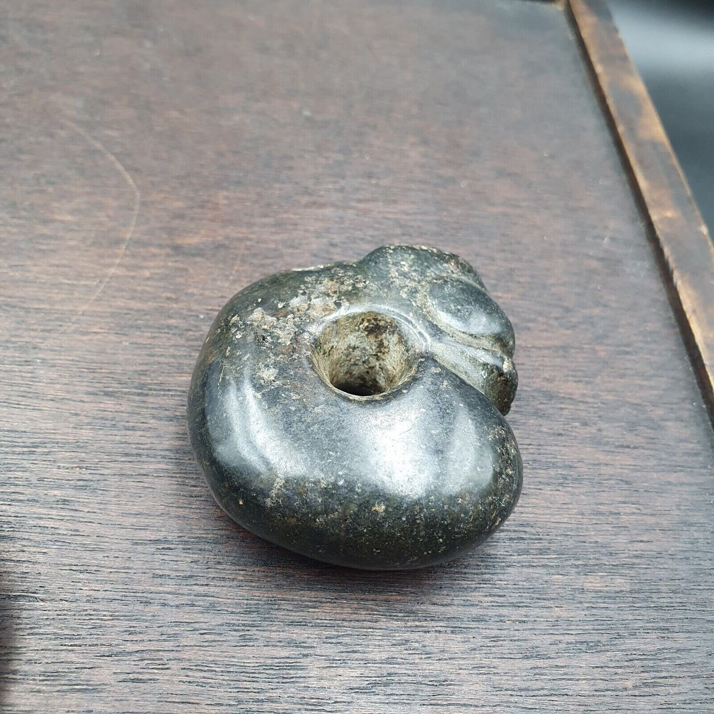 Antique black magnetic stone mysterious animal carving stone bead amulet mg-9-8