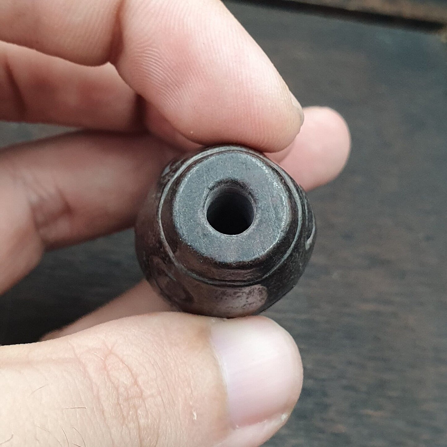 Antique black magnetic stone mysterious animal carving stone bead amulet mg-9-5