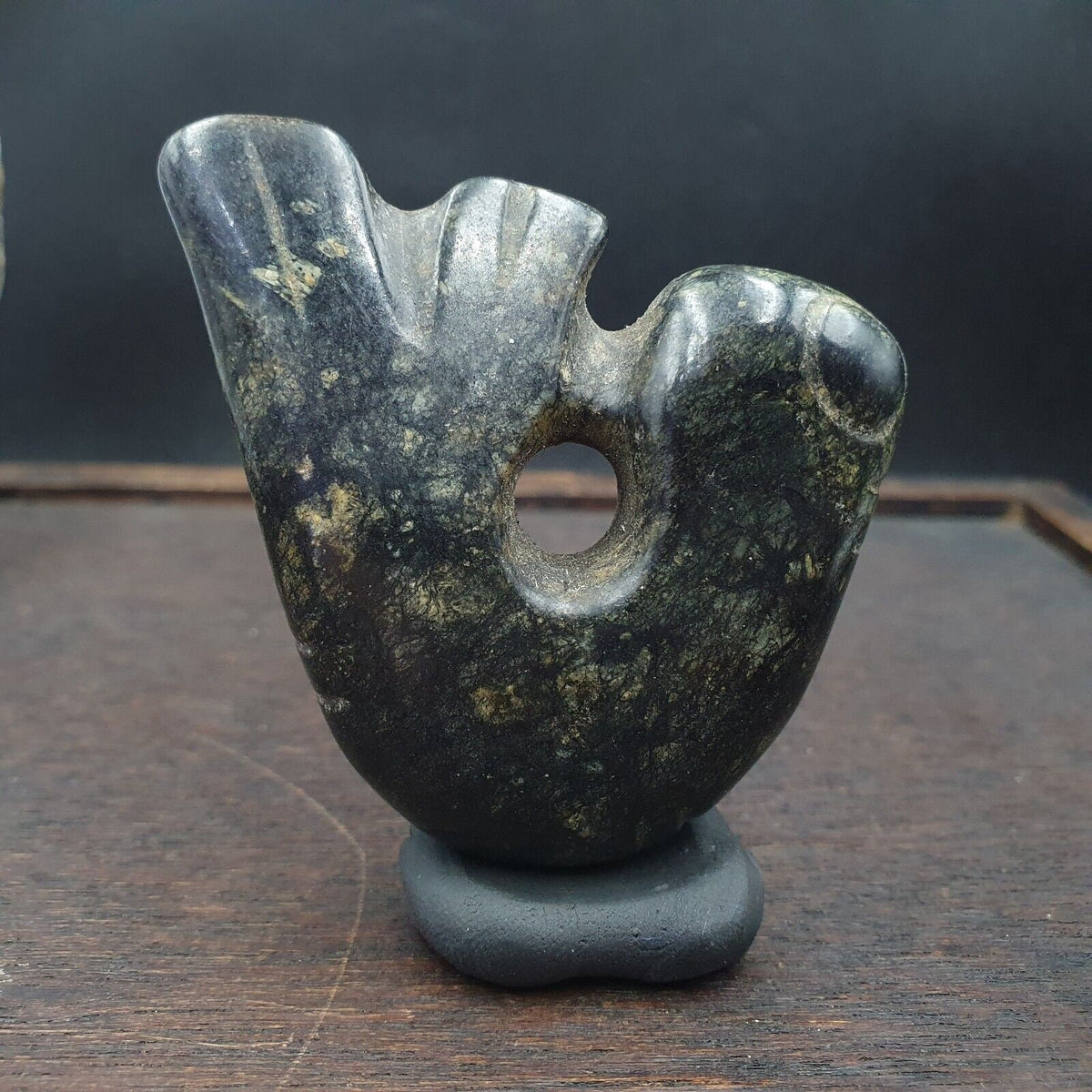 Antique black magnetic stone mysterious animal carving stone bead amulet mg-9-6