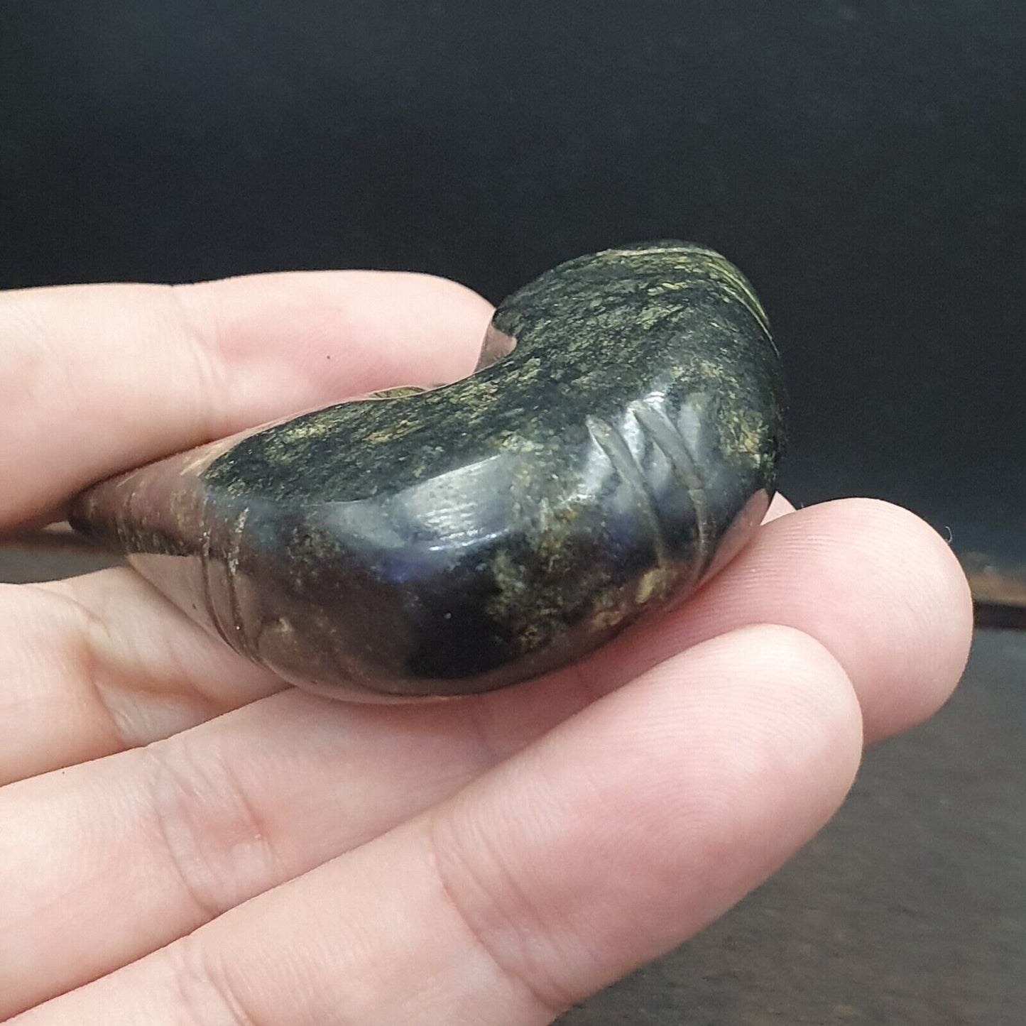 Antique black magnetic stone mysterious animal carving stone bead amulet mg-9-6