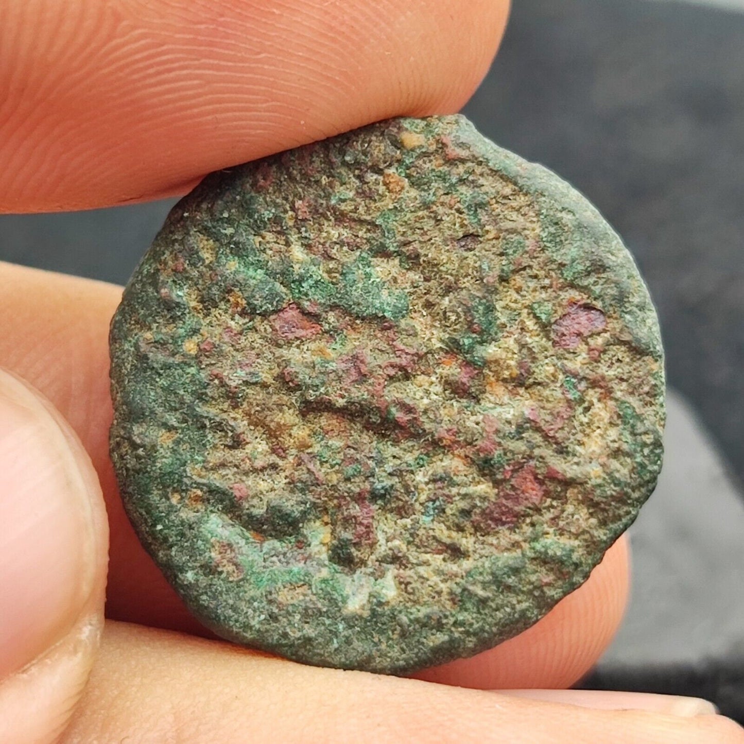 Ancient antique rare indo greco greek kushan bronze coin (155-189ad) c-2y