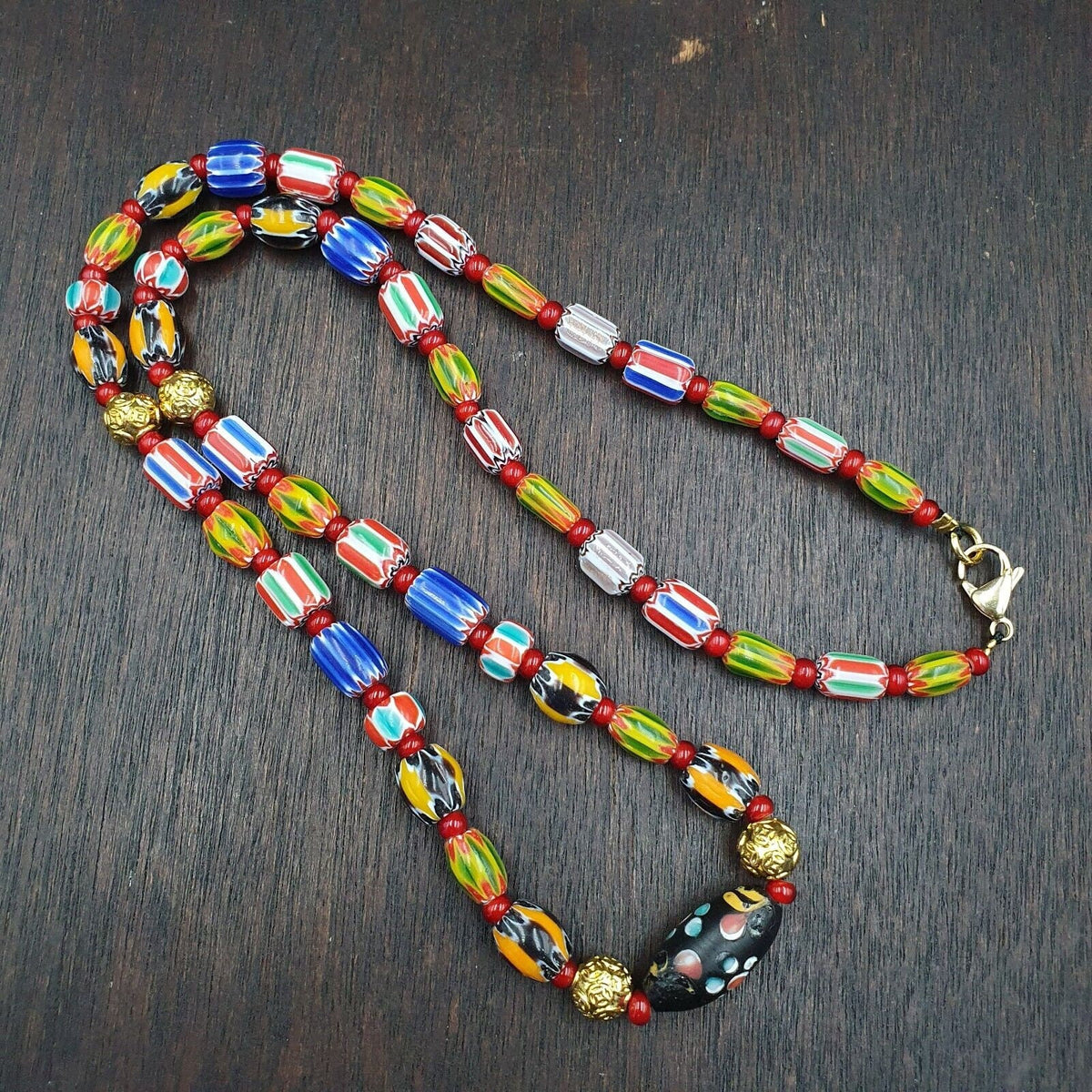 Ych-9 venetian style chevron and white heart venetian feather beads necklace