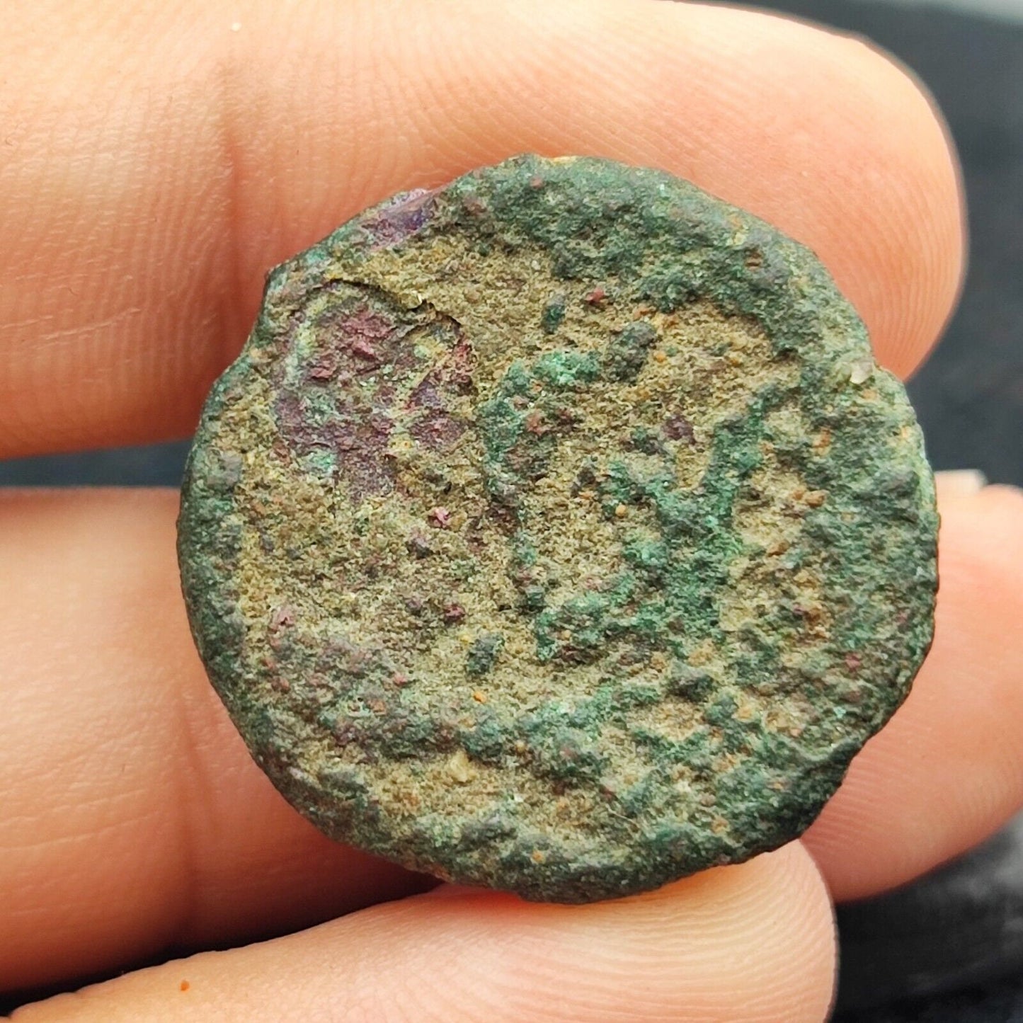Ancient antique rare indo greco greek kushan bronze coin (155-189ad) c-2y