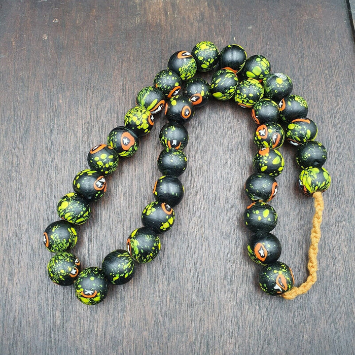 Vintage trade floral green, black glass beads beaded necklaceGift