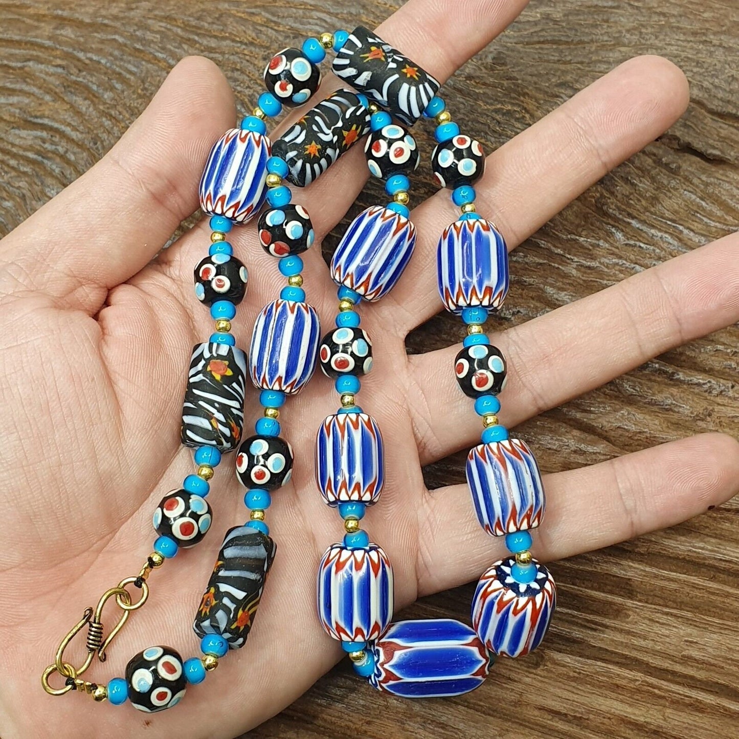 Venetian inspired trade skunk blue chevron and whiteheart beads strand h-2b