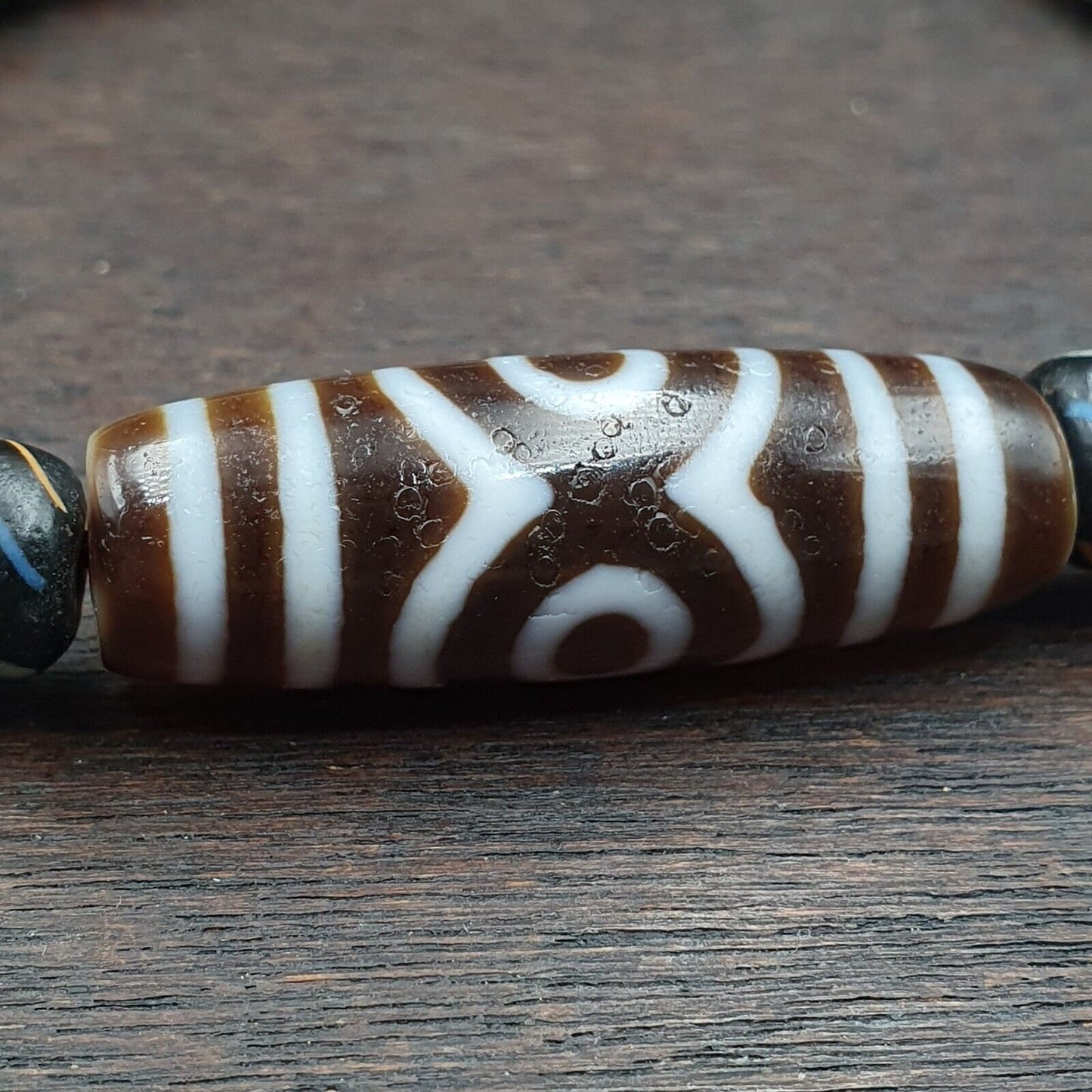 Himalayan indo tibetan 3 eyes 4 stripes unique patterns dzi amulet necklace