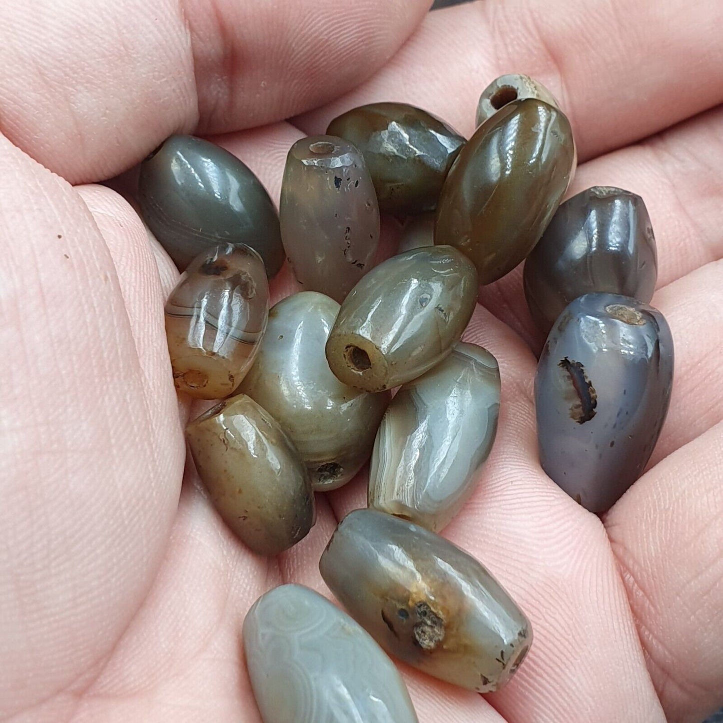 Lot 15 antique gray agate african trade agate beads gr-15