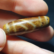 Vintage tibetan circle big eye unique pattern agate stone dzi  amulet