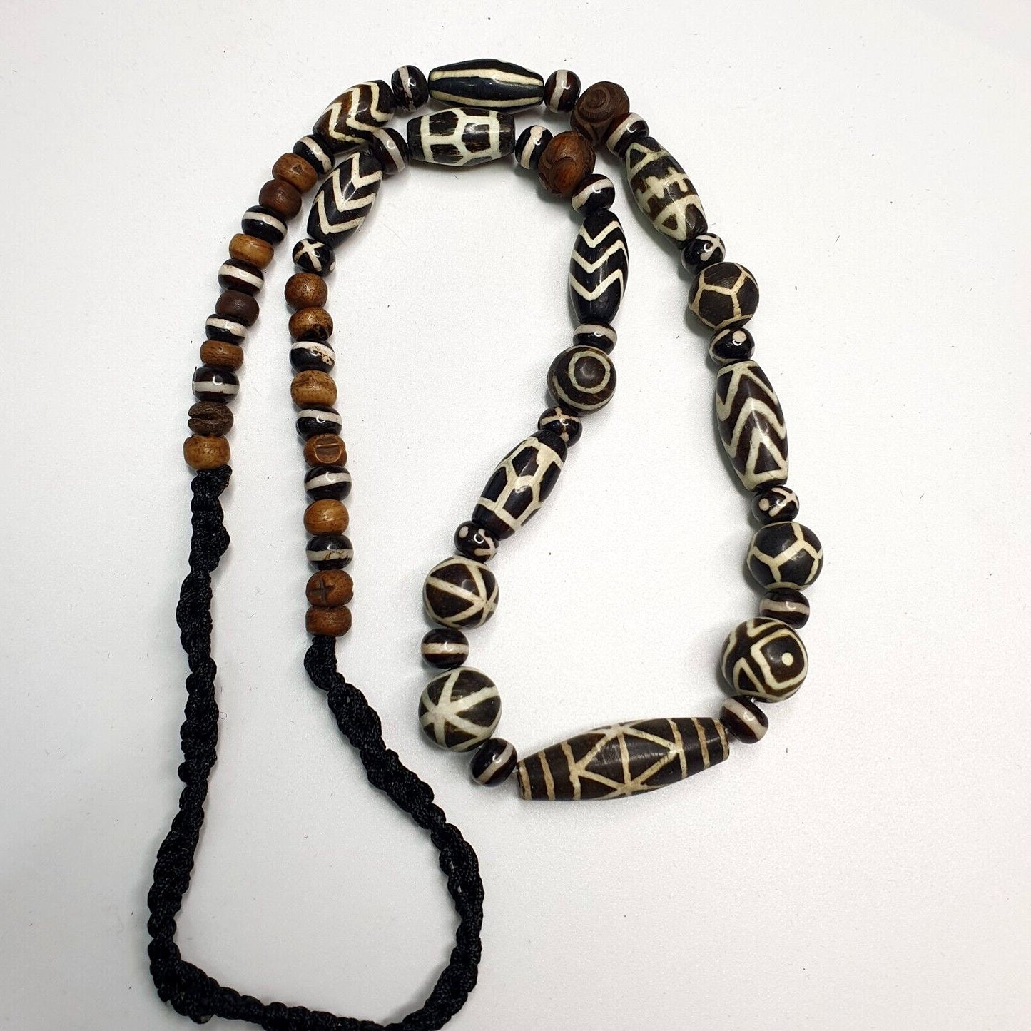 Vintage black and white pumtek pyu burmese beads long necklace