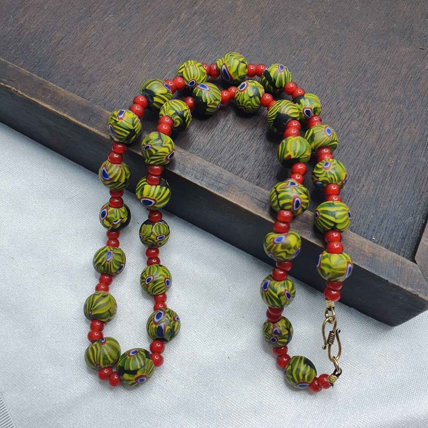 Vintage red white heart 6mm & roman style green gabri eyes beads necklace