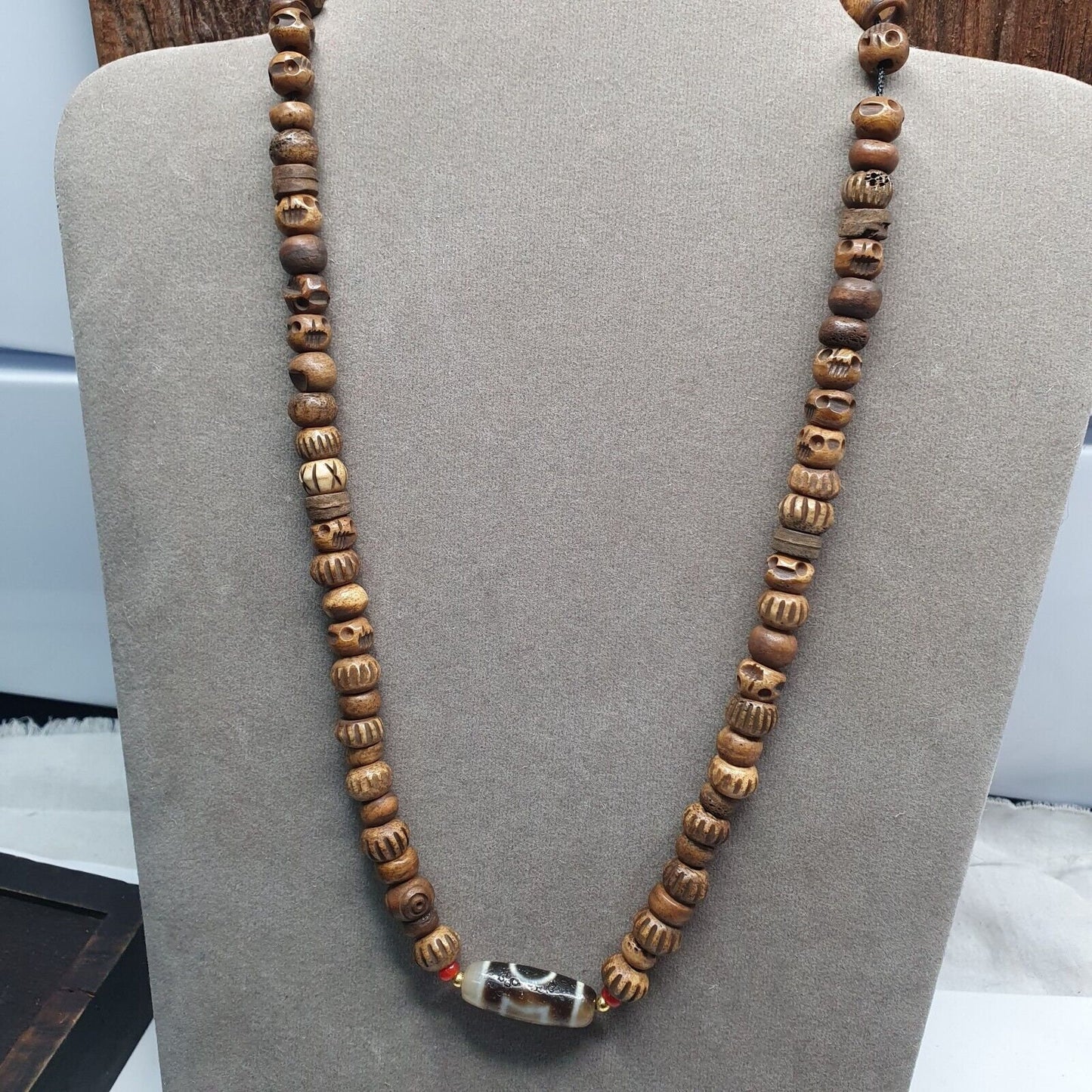 Tibetan 1circle eyes 1aquare eye agate dzi bead amulet with carving necklace