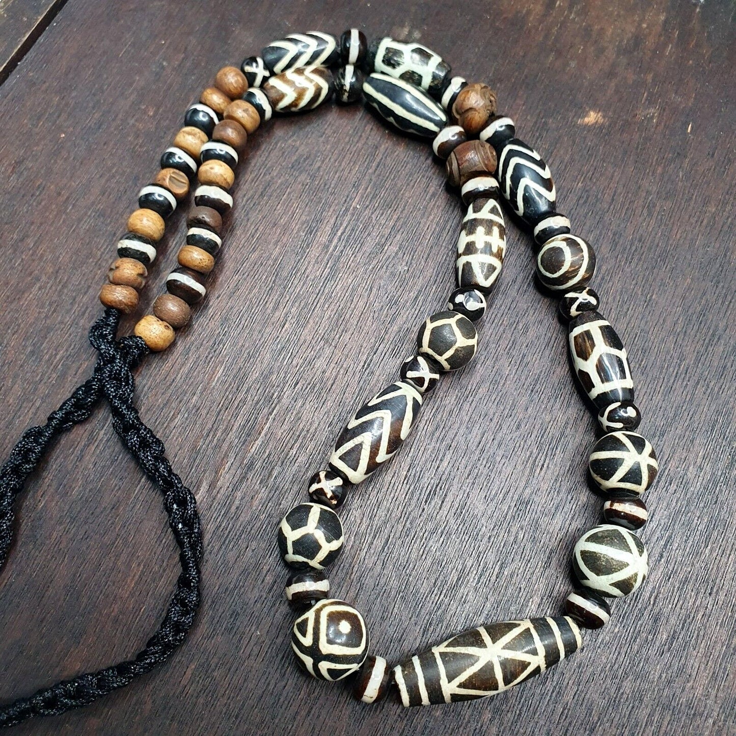 Vintage black and white pumtek pyu burmese beads long necklace