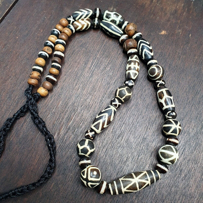 Vintage black and white pumtek pyu burmese beads long necklace