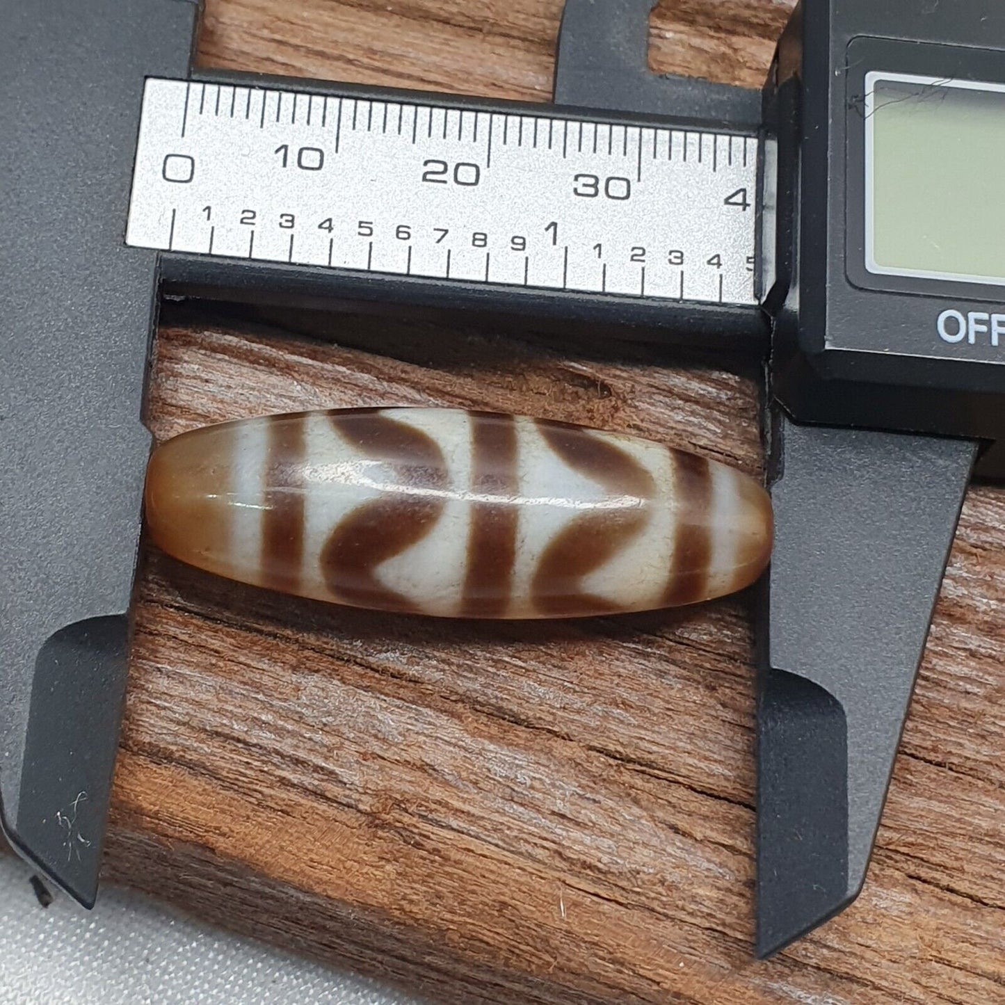 Himalayan indo tibetan agate zigzag lines bead unique patterns dzi amulet