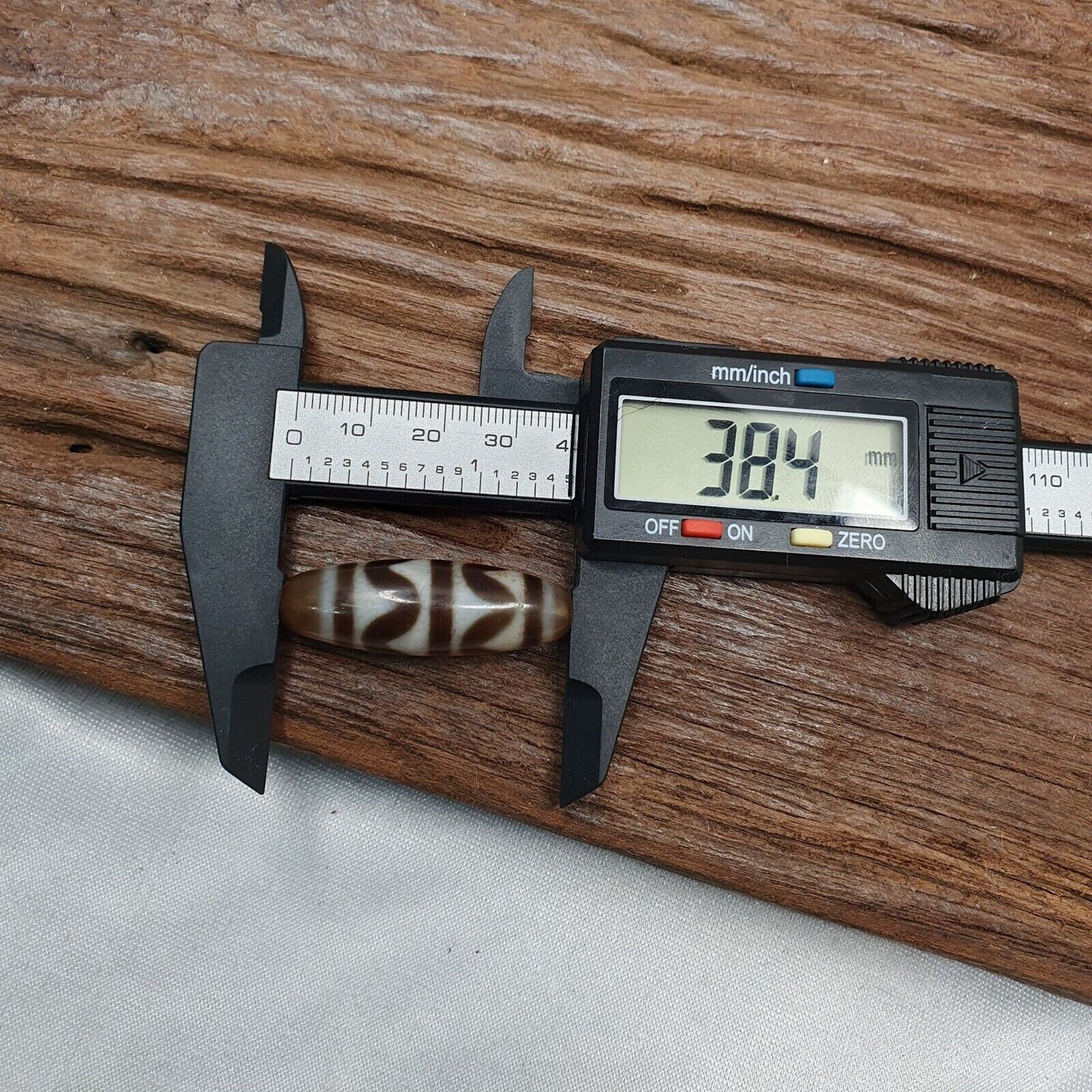 Himalayan indo tibetan agate zigzag lines bead unique patterns dzi amulet