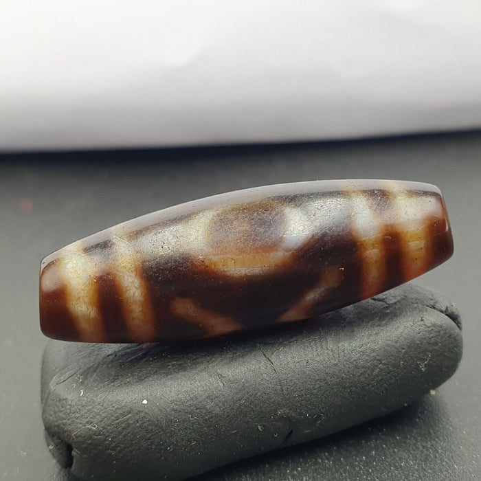 Tibetan old agate dzi bead ‘ 2 eyes ’ totem amulet pendant