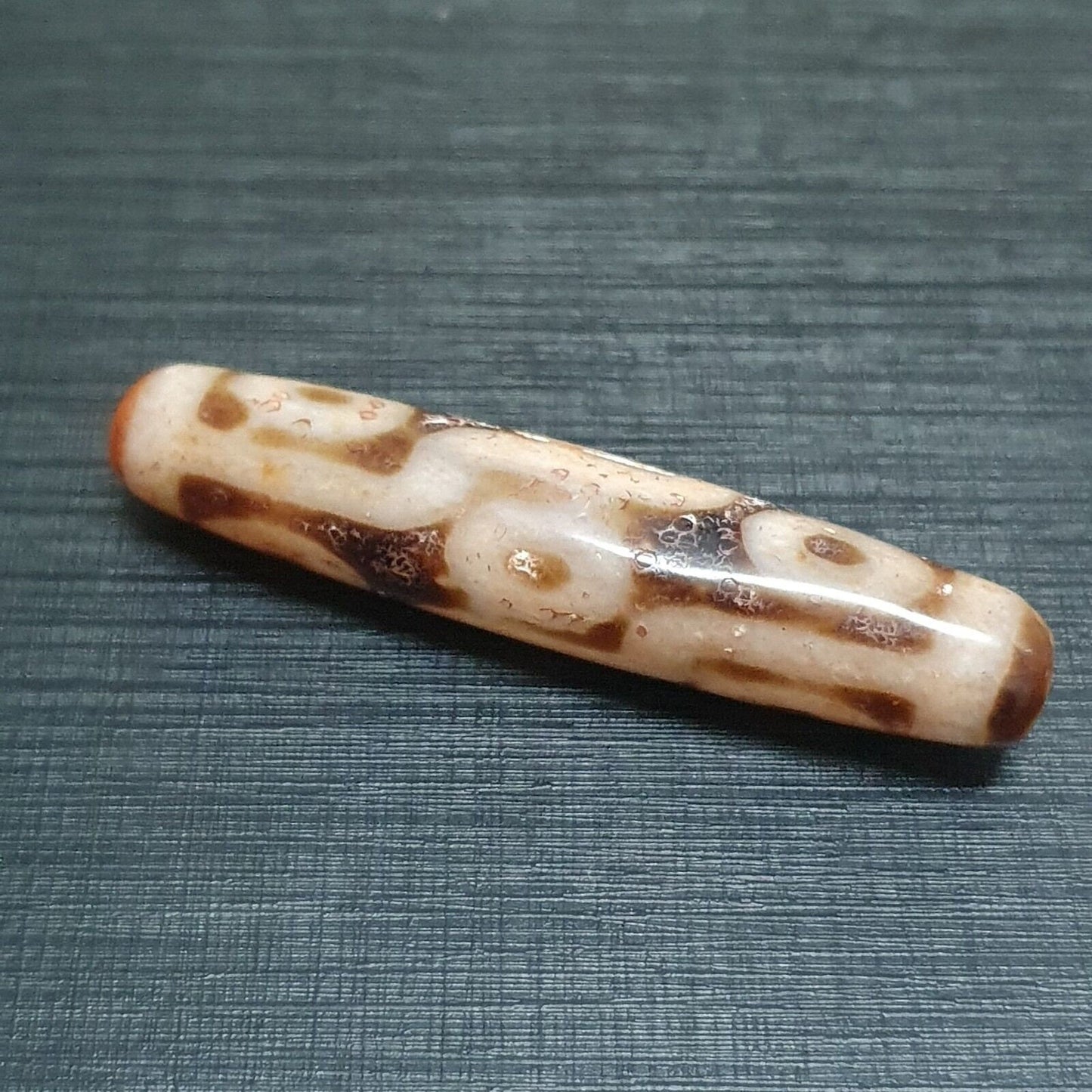Rusted vintage old himalayan indo tibetan 9 eyes agate bead unique pattern