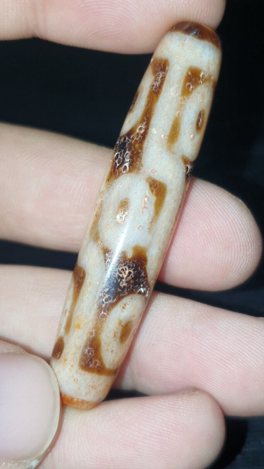 Rusted vintage old himalayan indo tibetan 9 eyes agate bead unique pattern