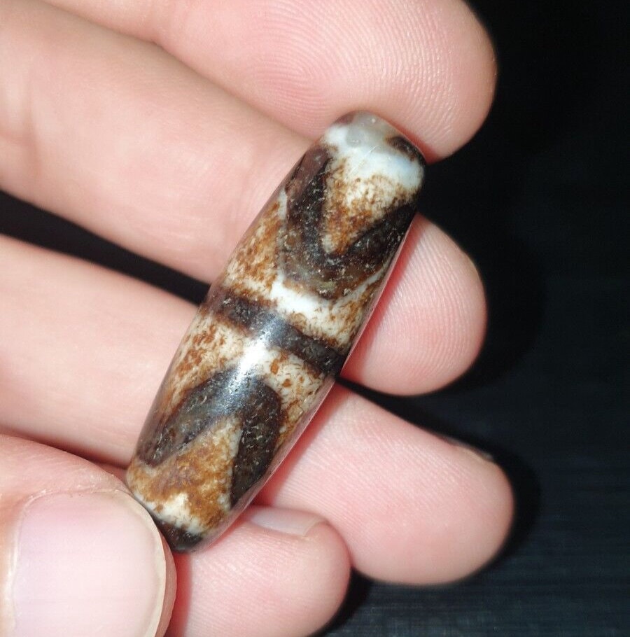 Rusted old himalayan indo tibetan agate dzi bead unique pattern