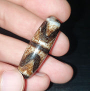 Rusted old himalayan indo tibetan agate dzi bead unique pattern