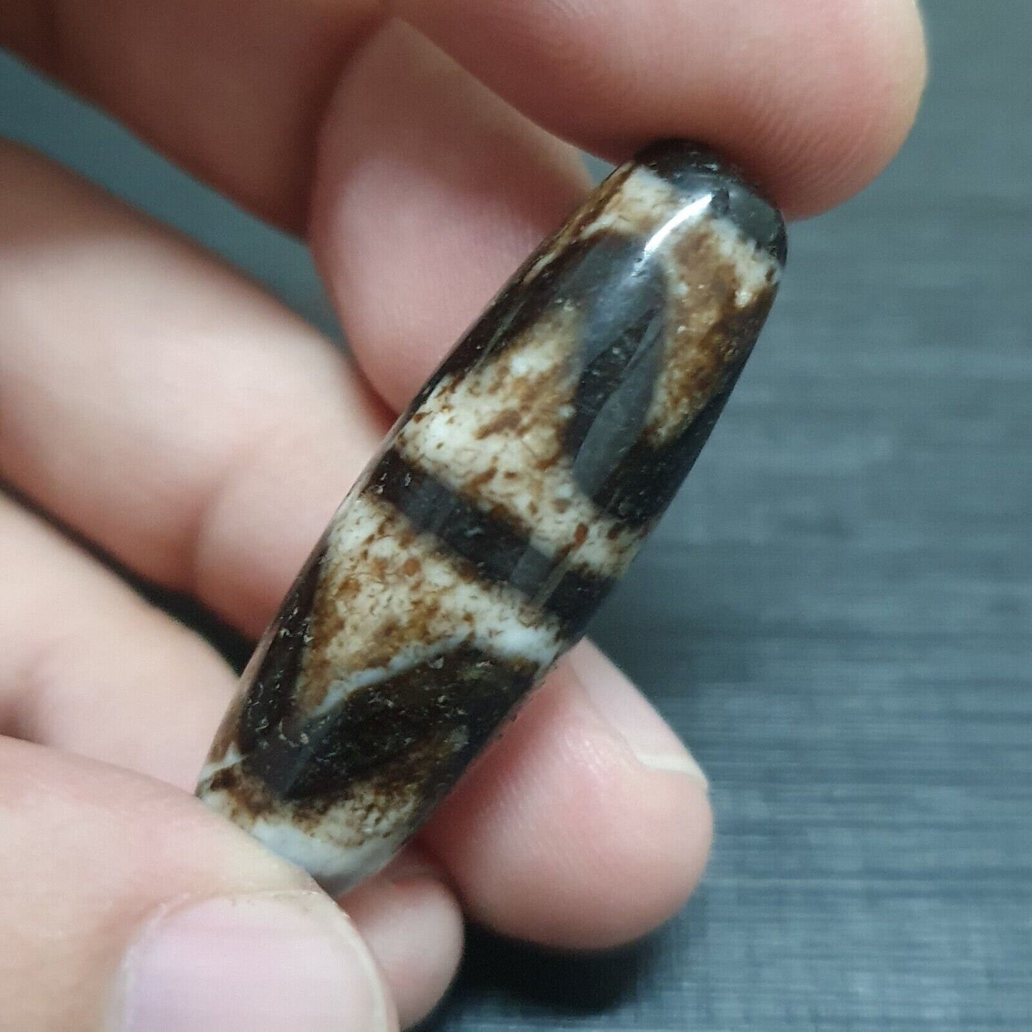 Rusted old himalayan indo tibetan agate dzi bead unique pattern