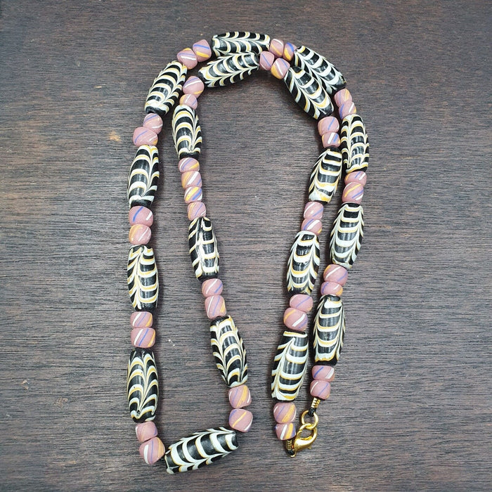 Vintage feather style pattern african stripes beads necklace