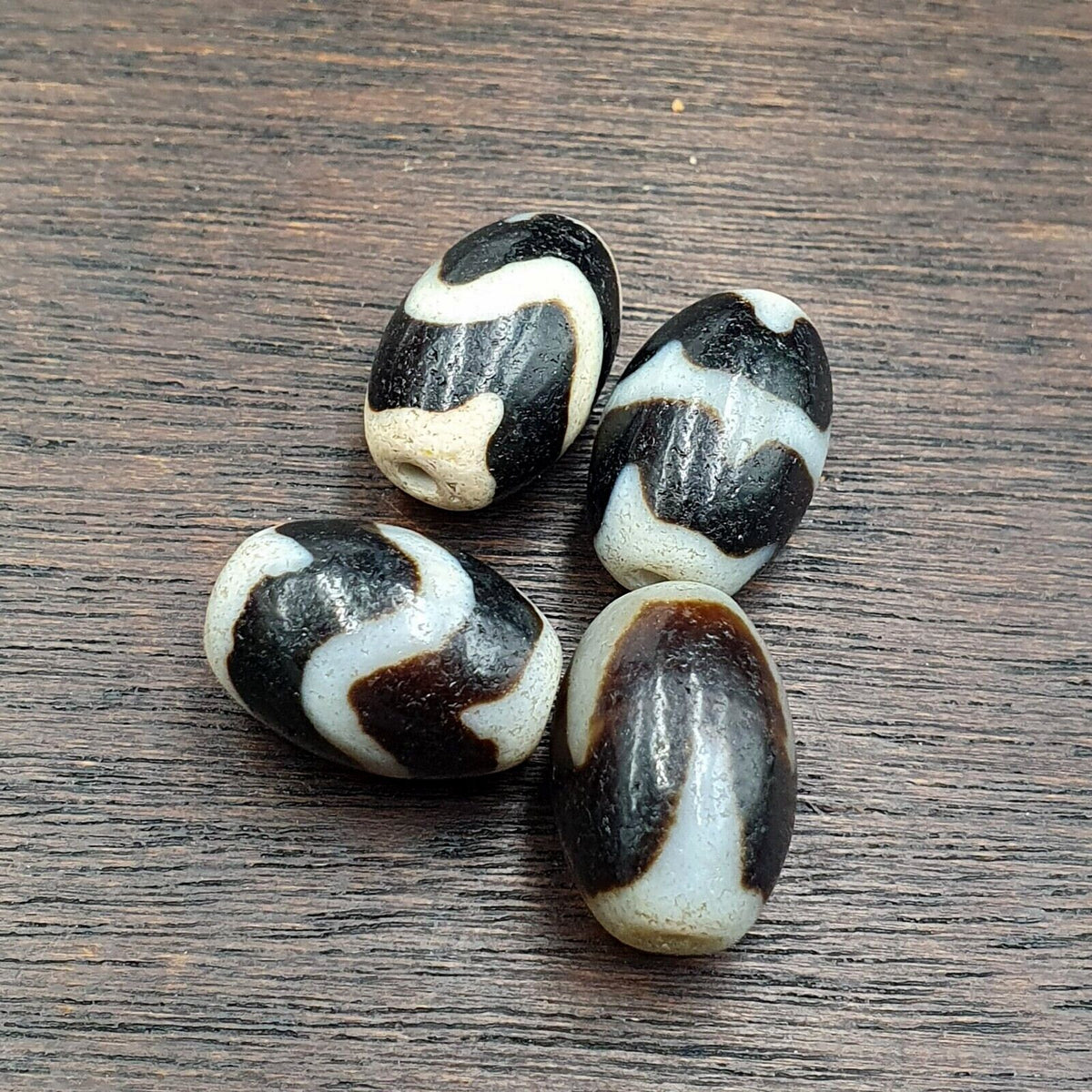 Lot 4 beads indo tibetan tiger teeth zigzag pattern agate dzi amulet beads