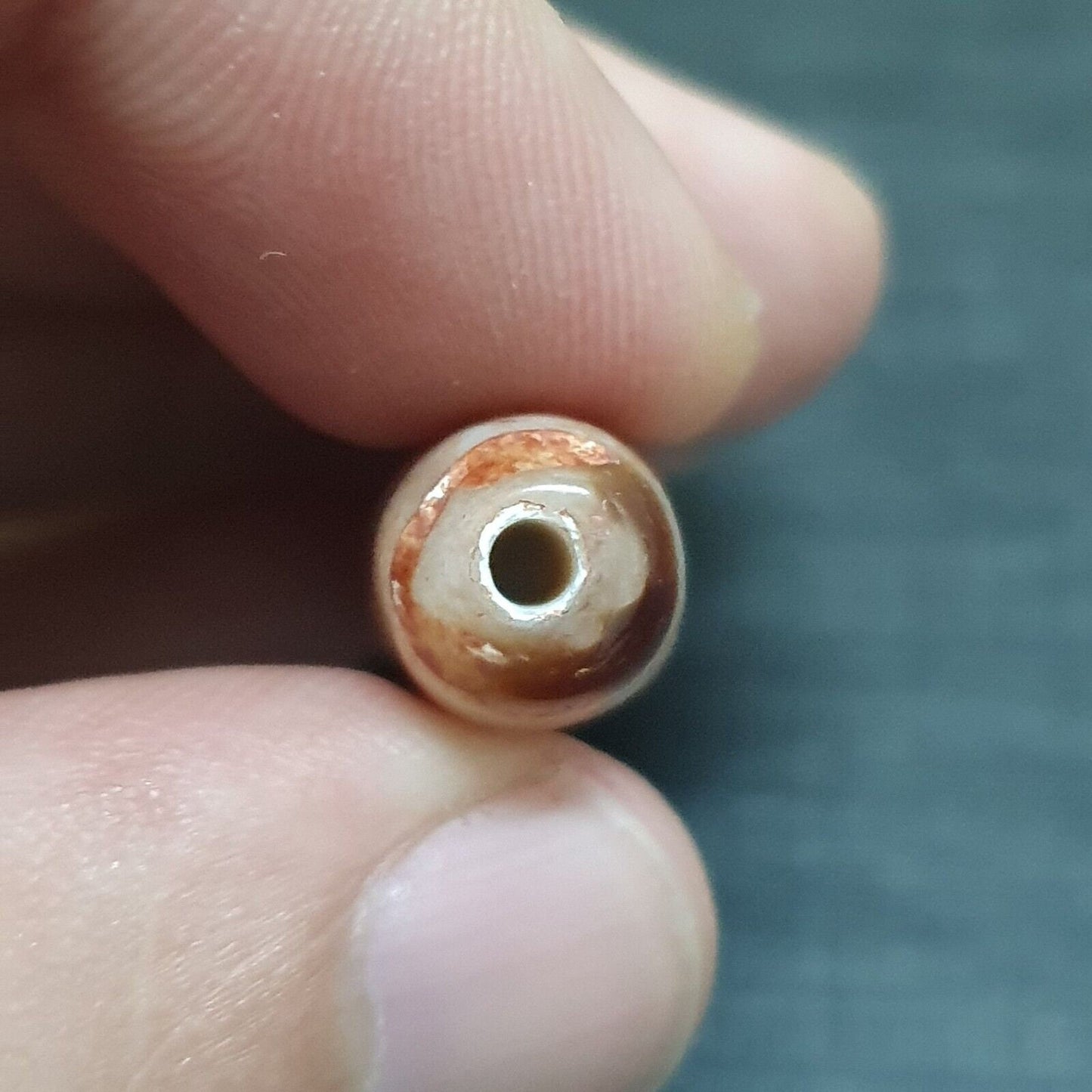 Rusted vintage old himalayan indo tibetan 9 eyes agate bead unique pattern