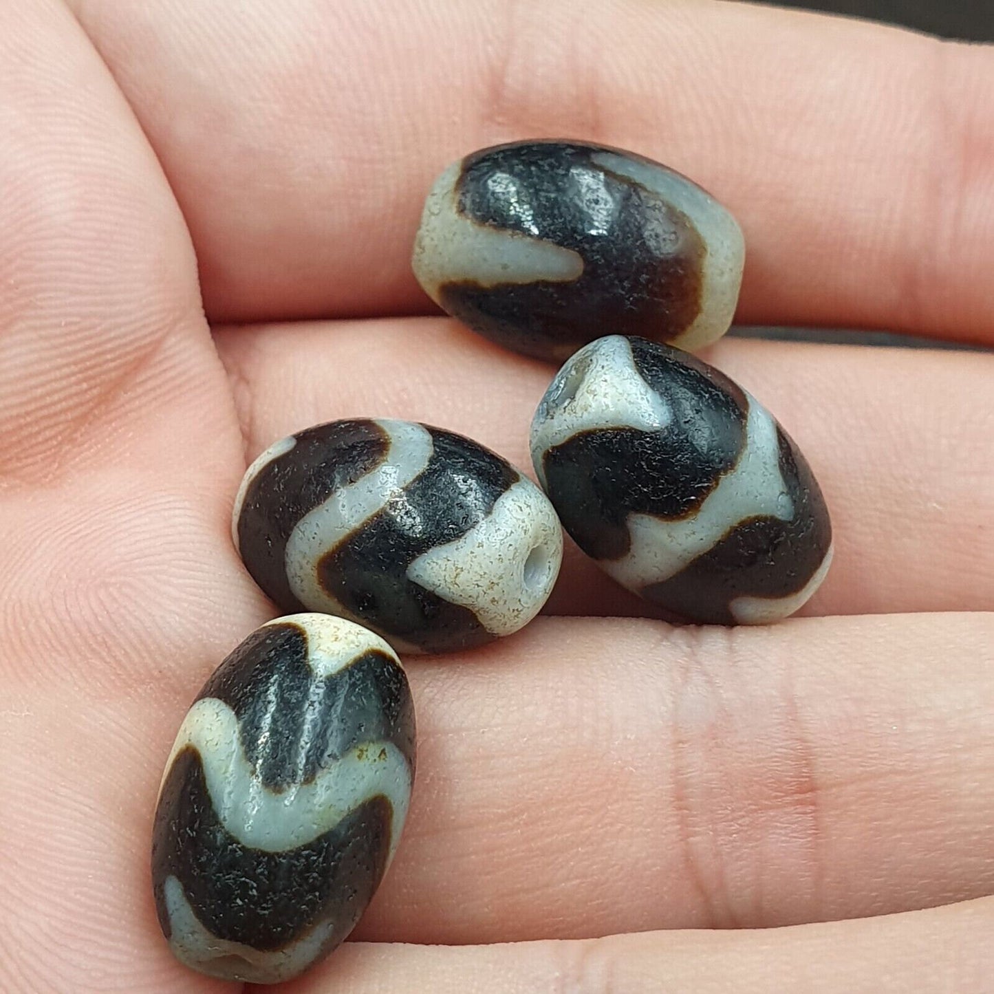 Lot 4 beads indo tibetan tiger teeth zigzag pattern agate dzi amulet beads