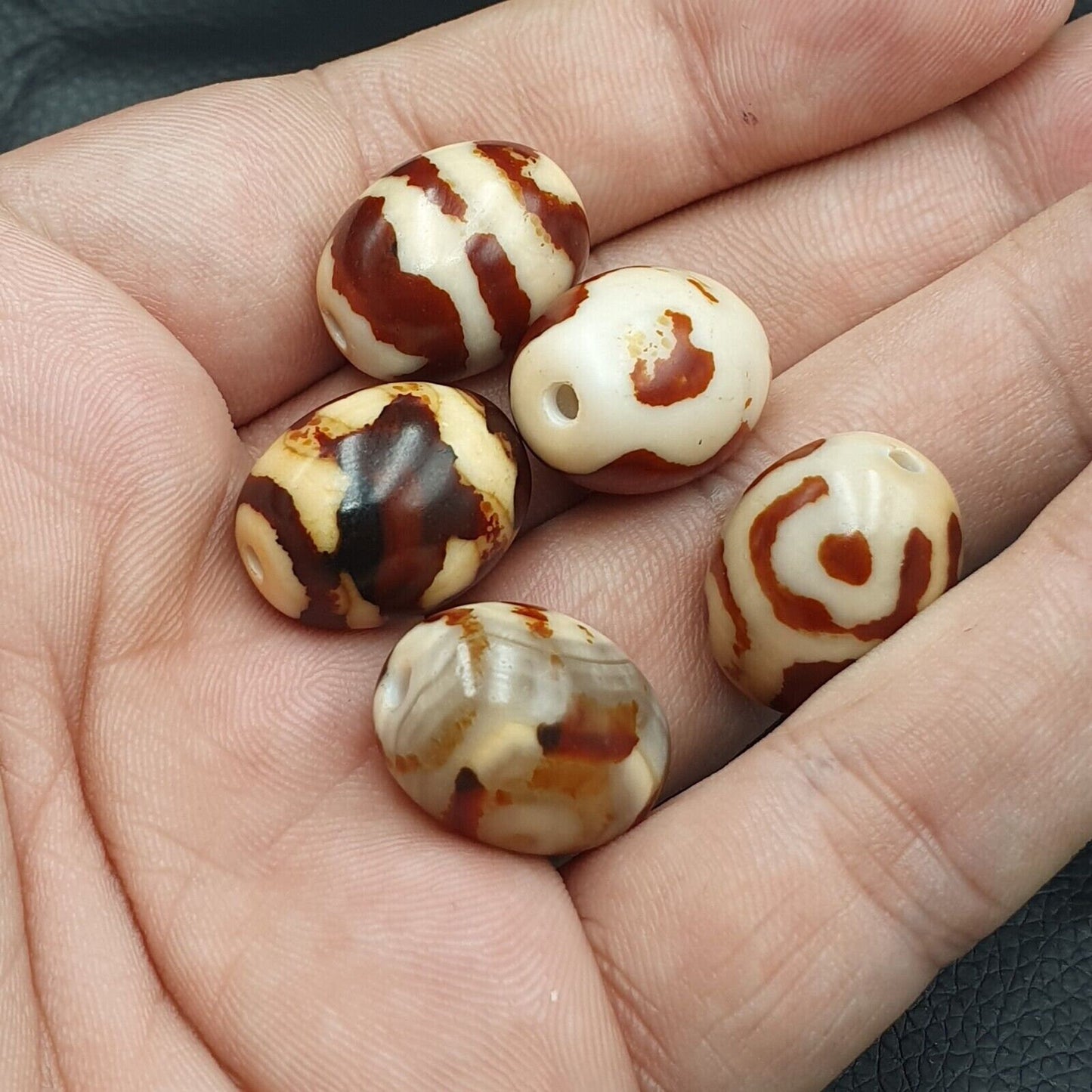 Tb#l5  himalayan indo tibetan rare patterns dzi amulet bead lot 5 beads