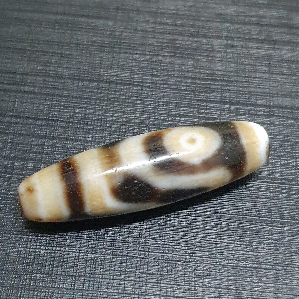 Old Himalayan indo Tibetan 2 slide eyes agate dzi bead unique pattern