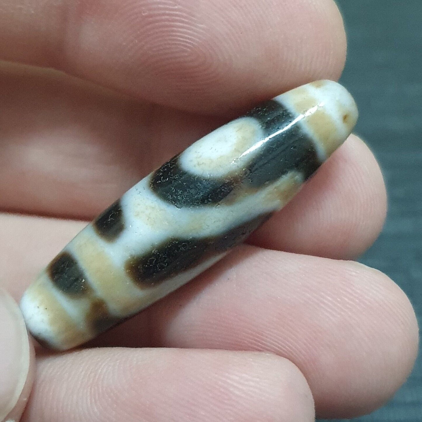 2 slide eyes old himalayan indo tibetan agate dzi bead unique pattern